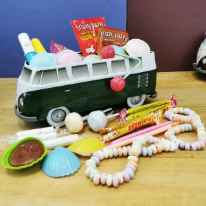 Coffret bonbon Volkswagen Combi vert en métal rempli de bonbons rétros 80